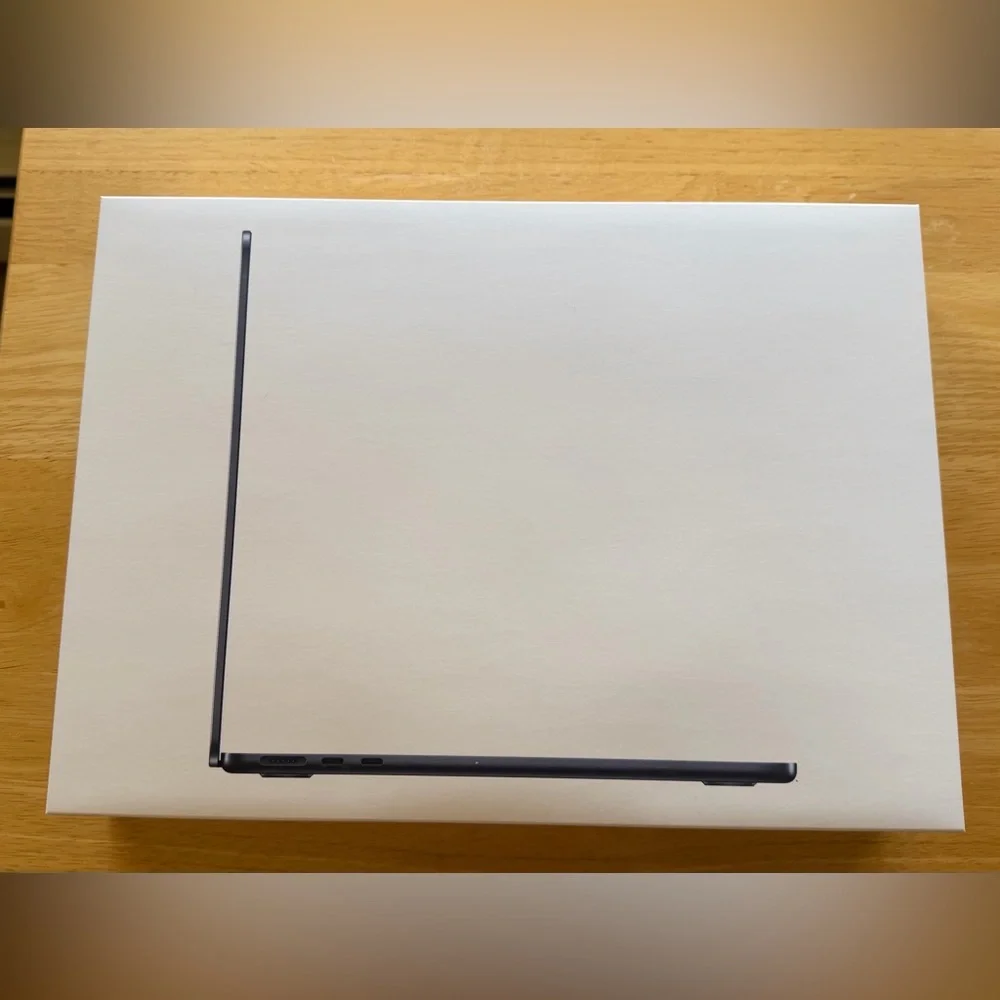 ORIGINAL BOX ONLY – NO COMPUTER: Apple MacBook Air M4 (2025) 13” Midnight